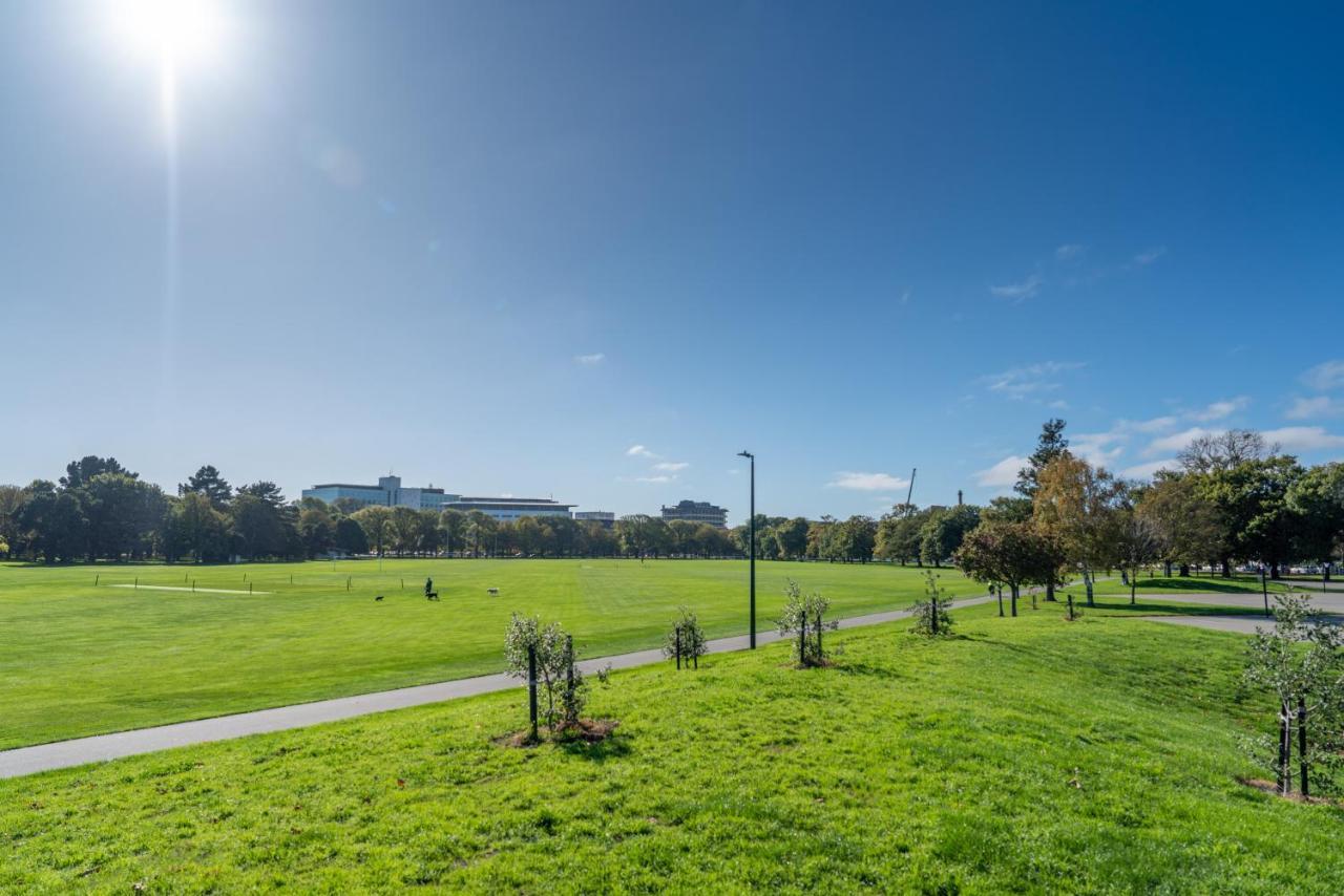 Apartamento King Bed On Hagley Park Corner In The Cbd Christchurch Exterior foto